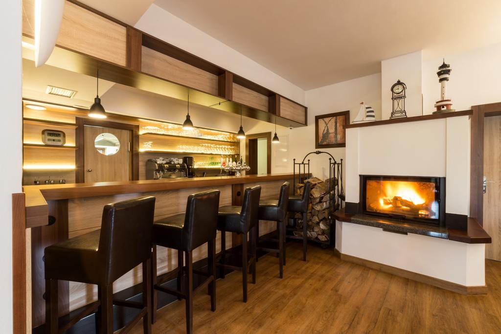 Hotel Admiral Lipno nad Vltavou Ngoại thất bức ảnh
