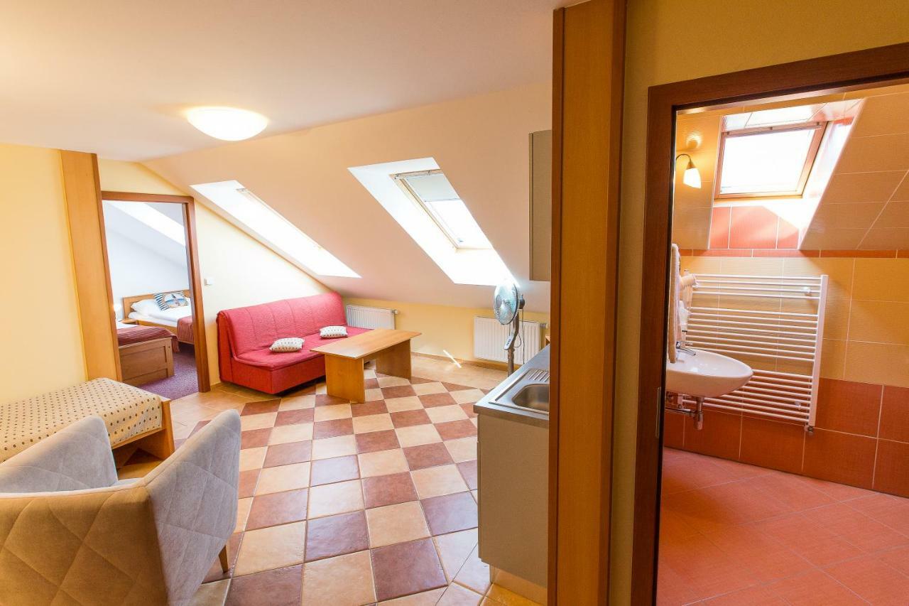 Hotel Admiral Lipno nad Vltavou Ngoại thất bức ảnh