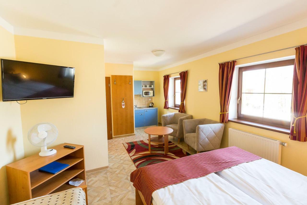 Hotel Admiral Lipno nad Vltavou Ngoại thất bức ảnh