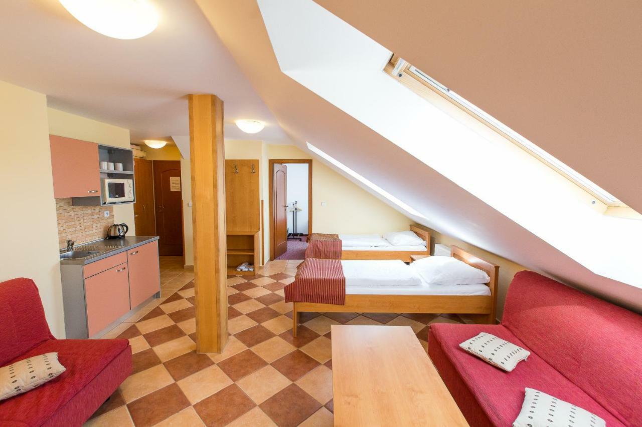 Hotel Admiral Lipno nad Vltavou Ngoại thất bức ảnh